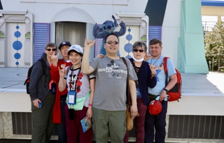 Highlight Vacations travelers & Stritch waving Shaka sign for hang loose