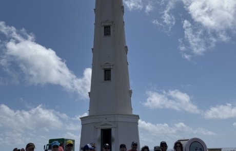 IMG_5420 California lighthouse with the travelers on Aruba