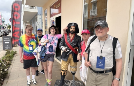 IMG_5596 Travelers standing in front of pirate statue of Bonaire